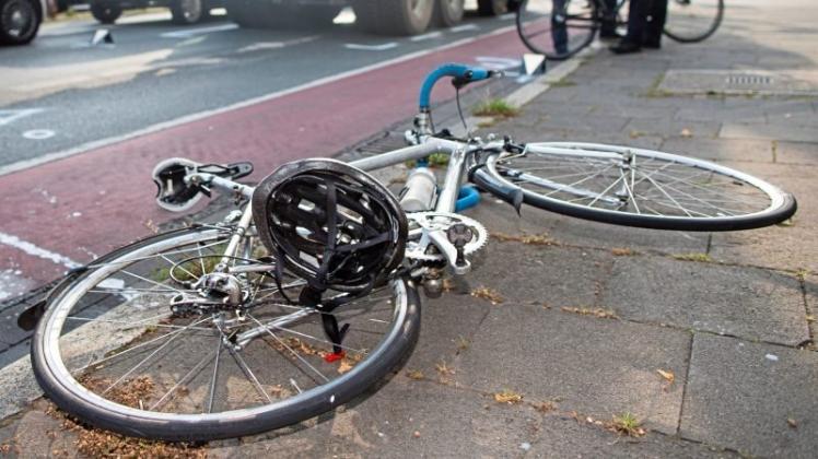 Eine Radfahrerin ist am Dienstag in Delmenhorst übersehen worden, weil sie auf der falschen Straßenseite fuhr. Symbolfoto: Michael Gründel
