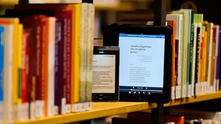 Bücher können in der Stadtbücherei Delmenhorst auch digital ausgeliehen werden. Symbolfoto: dpa