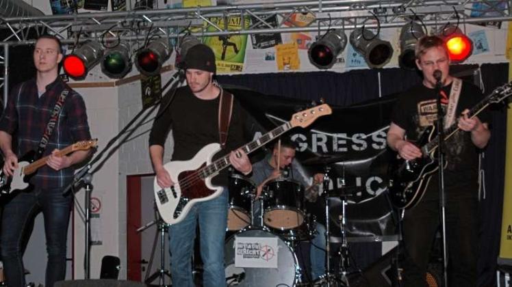 Die Punk-Band „Aggressive Freundlichkeit“ aus Papenburg begeisterte das Publikum mit ihrem Auftritt. 