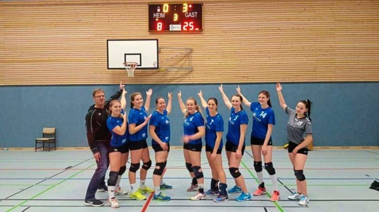 Freude über das nächste 3:0: Die Verbandsliga-Volleyballerinnen der VG Delmenhorst haben ihr Auswärtsspiel beim TV Vahrendorf glatt mit 3:0 gewonnen. 