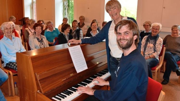 Bringt frischen Wind mit: Max Börner hat die Chorleitung des Landfrauenvereins von Magda Schütte übernommen. 