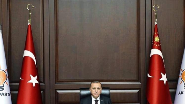 Der türkische Präsident Recep Tayyip Erdogan im Parlament in Ankara. Finanzminister Schäuble hat die Türkei mit der DDR verglichen. 
