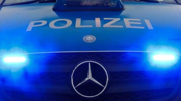 Mit mehreren Anzeigen gegen zwei Männer endete am Dienstagnachmittag eine Verkehrskontrolle der Polizei am Osnabrücker Rosenplatz. Symbolfoto: dpa