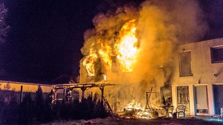In der Nacht zu Samstag sind zwei Wohnungen in einem Lagerkomplex in Ganderkesee ausgebrannt. 