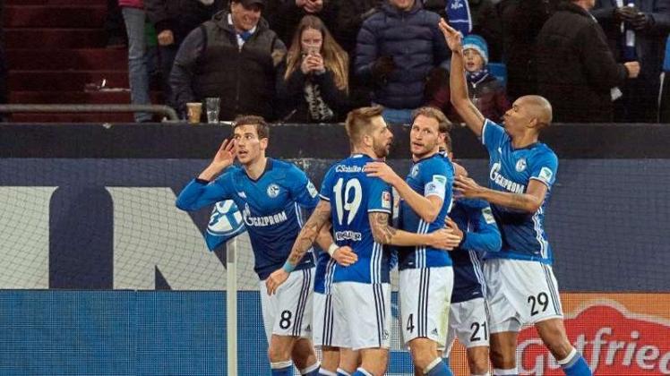 Der FC Schalke 04 schlägt Hertha BSC mit 2:0. 