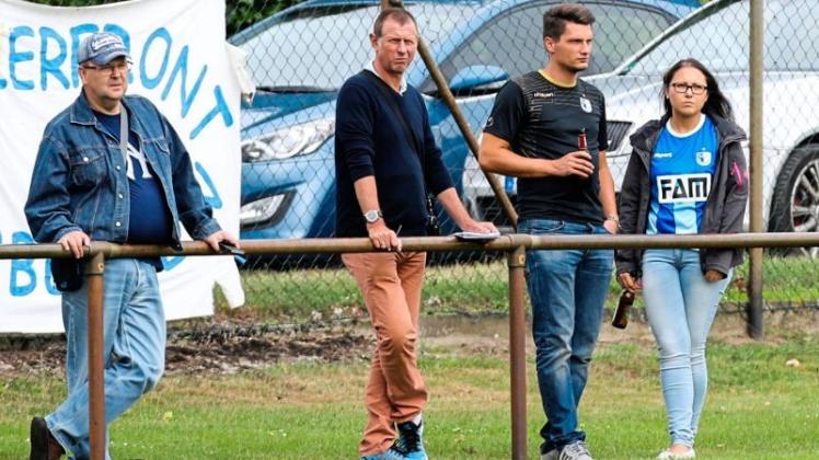 Trainer beim MTV Gifhorn: Der gebürtige Delmenhorster Uwe Erkenbrecher (2. von links). 