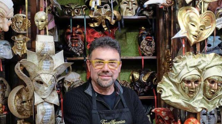 Der Karneval in Venedig ist für seine Masken berühmt. Sie stellt Gualtiero Dall&apos;Osto in seiner Werkstatt im Zentrum der Lagunenstandt her. 