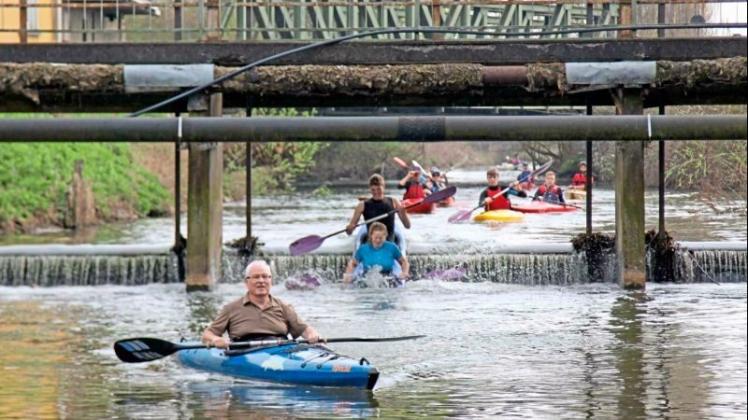Trotz des niedrigen Wasserstandes hatten die Fahrer auf der Hase großen Spaß. Trotz des niedrigen Wasserstandes hatten die Fahrer auf der Hase großen Spaß.
