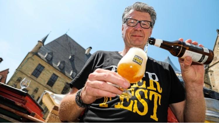 Ein alkoholfreies Bier von Störtebeker gönnte sich Bierfest-Macher Michael Solms am Mittochnachmittag zum Interview. 
