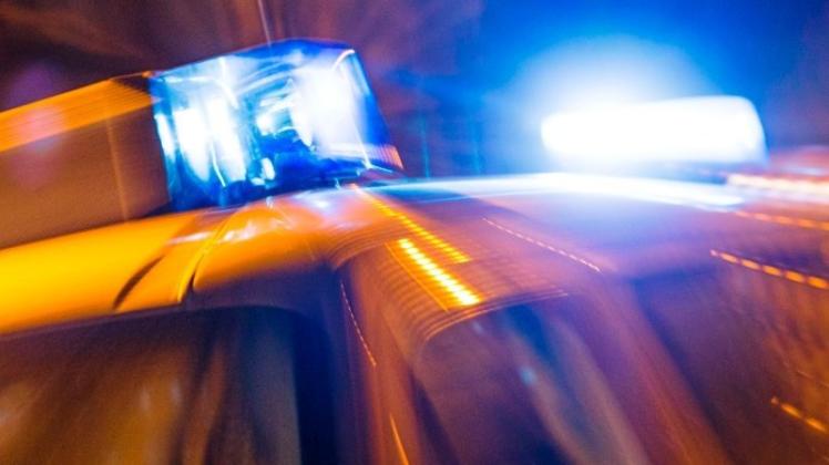 In der Samstagnacht hat ein angetrunkener Autofahrer auf der Nutzhorner Landstraße in Schierbrok einen Verkehrsunfall verursacht. Symbolfoto: Michael Gründel