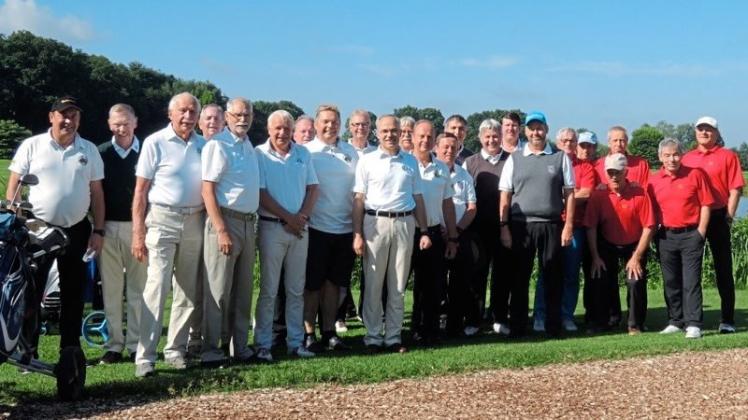 Gut drauf: Die Seniorenmannschaft AK 50 II des Golfclub Oldenburger Land hat beim Heimspieltag auf der eigenen Anlage in Dingstede sein Spiel gewonnen. 