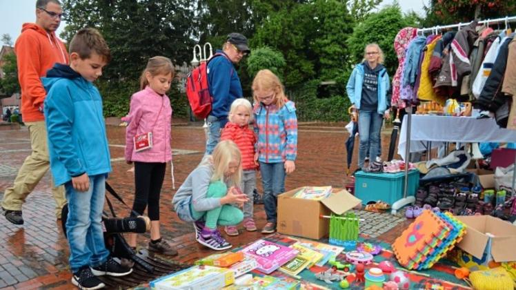 Erstmals wird es beim traditionellen Flohmarkt zum Ganderkeseer Herbstmarkt (15. bis 17. September 2017) keine gesonderte Verkaufsfläche für Kinder geben. Archivfoto: Thomas Deeken Erstmals wird es beim traditionellen Flohmarkt zum Ganderkeseer Herbstmarkt (15. bis 17. September 2017) keine gesonderte Verkaufsfläche für Kinder geben. Archivfoto: Thomas Deeken