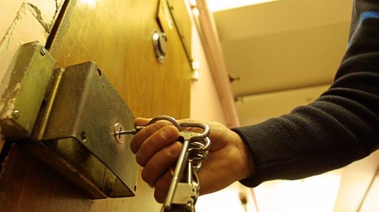 Um eine Gefängnisstrafe ist ein 51-Jähriger aus Ganderkesee nicht herumgekommen. Seine Unterschlagungen und Betrügereien summierten sich auf fast 150.000 Euro. Symbolfoto: Colourbox