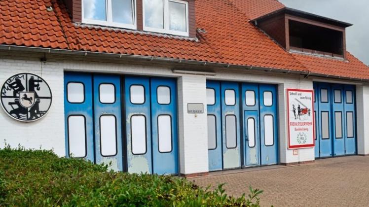Noch ist die Bookholzberger Feuerwehr an der St.-Florian-Straße zu Hause. In den nächsten Jahren will sie aber Richtung Wellenhofsweg ziehen. Dafür hat der Ausschuss für Wirtschaft und Finanzen eine weitere Weiche gestellt. Noch ist die Bookholzberger Feuerwehr an der St.-Florian-Straße zu Hause. In den nächsten Jahren will sie aber Richtung Wellenhofsweg ziehen. Dafür hat der Ausschuss für Wirtschaft und Finanzen eine weitere Weiche gestellt.