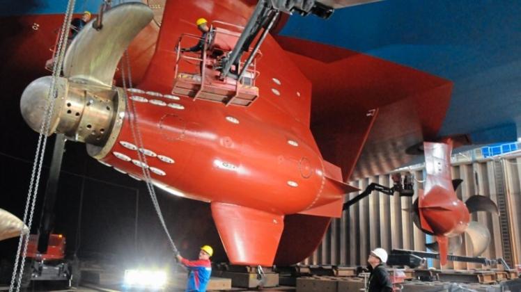 Im August wurden auf der Meyer Werft die Pod-Antriebsgondeln für den Ozeanriesen „World Dream“ montiert. 