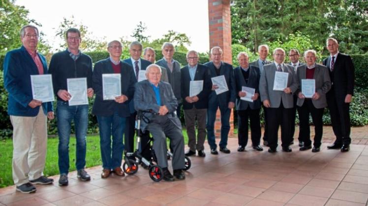 Volksbank Emstal ehrt Genossen für 50 Jahre | NOZ