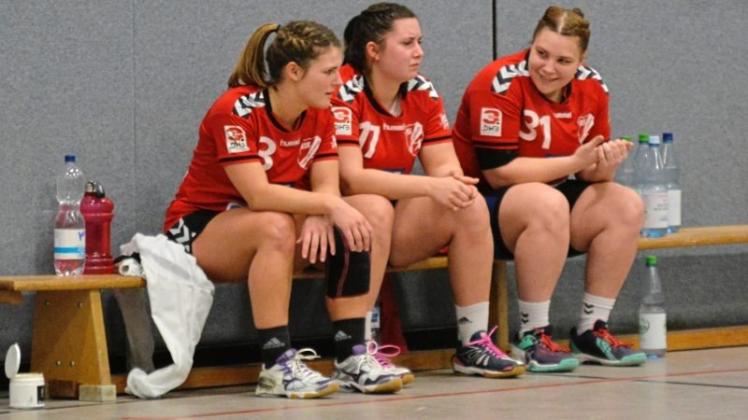 Die Oberliga-Handballerinnen der HSG Hude/Falkenburg (von links Jessica Galle, Lisa Busse und Svenja Stapoisky) sind am Samstag ab 13.50 Uhr im HVN/BHV-Pokal bei der SG Friedrichsfehn/Petersfehn gefordert. 