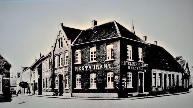 Dort, wo das ehemaligen Restaurant Hanfeld (heute Marktapotheke) sich befand, stand früher , etwas versetzt zur Hasestraße, das Gasthaus „Zum römischen Kaiser“, das älteste bisher bekannte Gasthaus in Haselünne. Es wurde 1849 ein Raub der Flammen. 