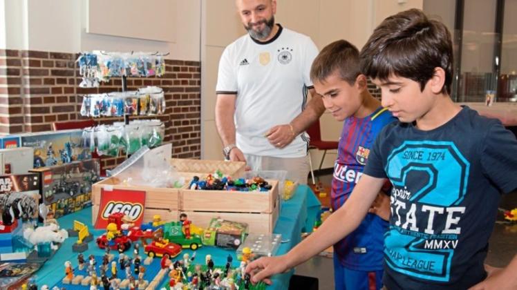 Spaß für Alt und Jung: Die Lego-Börse in der Markthalle. 
