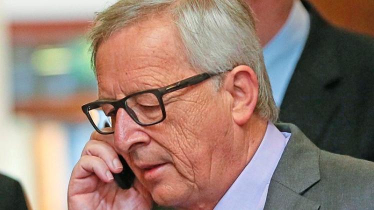 EU-Kommissionspräsident Jean-Claude Juncker wurde am Donnerstag bei einer Pressekonferenz in Brüssel von einem privaten Telefonanruf gestört. 