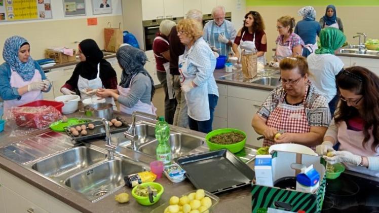 Regelmäßig finden in der Oberschule Kochkurse mit Ganderkeseern und Flüchtlingen statt – mal mit Frauen, mal mit Männern. 