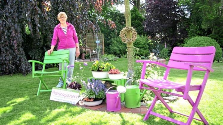Christel Wulfemeyer in ihrem Garten in Epe. Pink und Grün sind ihre Lieblingsfarben. Fotos: Judith Perez