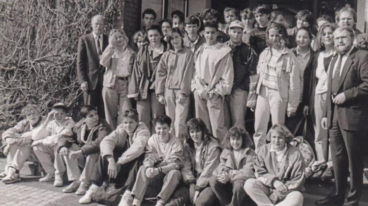 Unser Nostalgiebild zeigt den Besuch der Schüler aus dem französischen Château im Ganderkeseer Rathaus 1990. Archivfoto: Pollem