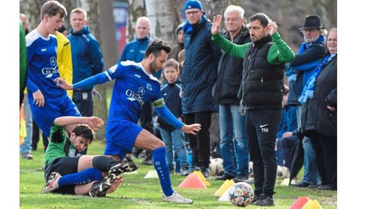 Dariusch Azadzoy (rechts) und der TSV Ganderkesee gewannen beim KSV Hicretspor mit 6:0. 