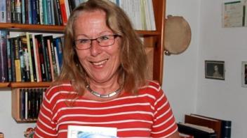 Gabriele Dieckmann liebt die Literatur und moderiert seit 2005 bei osradio 104,8 die Literatursendung „Gabis blaue Stunde“. 