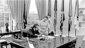 Wegen der Watergate-Affäre beginnt ein Verfahren zur Amtsenthebung von US-Präsident Richard Nixon. 
