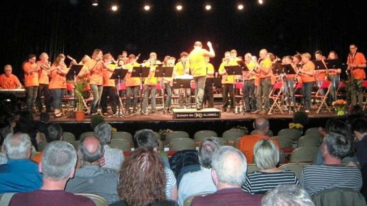 Der Musikzug des Delmenhorster Turnerbundes (DTB) und die Cadets de la Sarthe gaben ein gemeinsames Jubiläumskonzert. 