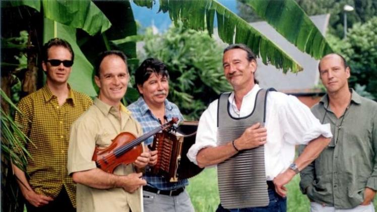 Seit mehr als 35 Jahren zählen die Musiker der Gruppe „Le Clou“ zur Spitze der europäischen Folkszene. 