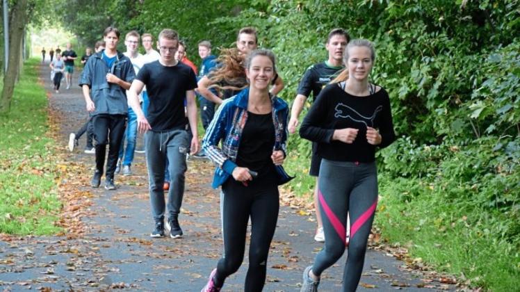 Rund 900 Schüler des WGM erliefen fast 5300 Kilometer während des Sponsorenlaufs am Dortmund-Ems-Kanal in Meppen. 