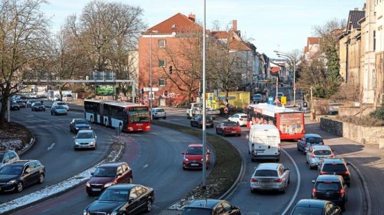Busse oder Autos – wer soll schneller vorankommen? Um diese Frage geht es beim geplanten Ausbau der Bramscher Straße. 