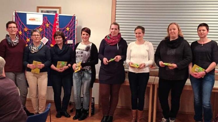 Die kfd - Dalum plant für das Jahr 2017 zahlreiche Aktionen. Das Bild zeigt (v.l.) Teamleiterin Angelika Grewe mit Neumitgliedern der kfd Dalum. 
