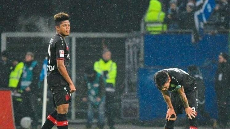 Die Mannschaft von Bayer Leverkusen hat eine unerwartete Niederlage beim Hamburger SV kassiert. Foto: Axel Heimken