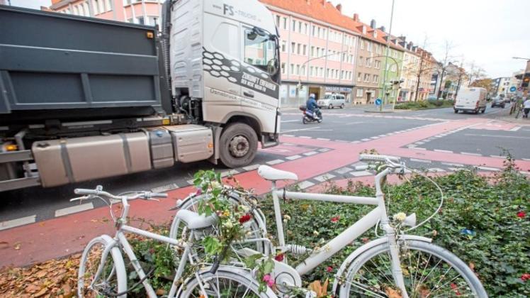 An der Johannistorwall und Kommenderiestraße sind 2014 zwei Radfahrer unter abbiegenden Lkw gestorben. 