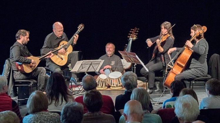 Das fünfköpfige Ensemble Weltmusik Dorsten spielte persische, armenische, türkische und lateinamerikanische Stücke. 