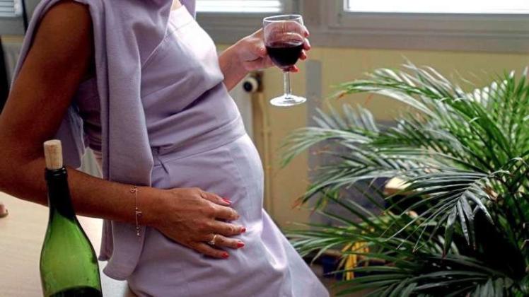 Schon geringe Mengen Alkohol während der Schwangerschaft können lebenslange Folgen für das Kind haben. 