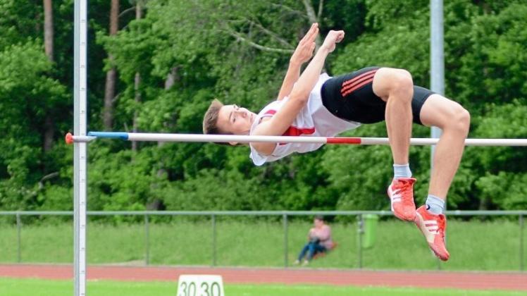 Nico Hesse vom Delmenhorster TV hat bei den Leichtathletik-Landesmeisterschaft in Göttingen im Hochsprung nur Rang sechs belegt. Archivfoto: Richard Schmid Nico Hesse vom Delmenhorster TV hat bei den Leichtathletik-Landesmeisterschaft in Göttingen im Hochsprung nur Rang sechs belegt. Archivfoto: Richard Schmid