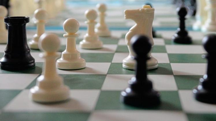 Die Jugendmannschaft des Delmenhorster SK verliert in der Schach-Bundesliga beim SK Lehrte. Die Jugendmannschaft des Delmenhorster SK verliert in der Schach-Bundesliga beim SK Lehrte.
