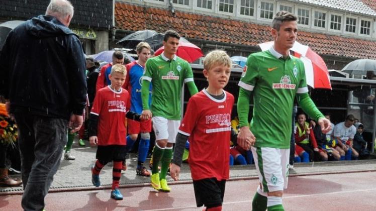 Dürfte auch in zwei Wochen wieder auflaufen: Fin Bartels, der 2015 beim letzten Werder-Gastspiel in Delmenhorst gegen die Stadtauswahl in der Startelf stand. 