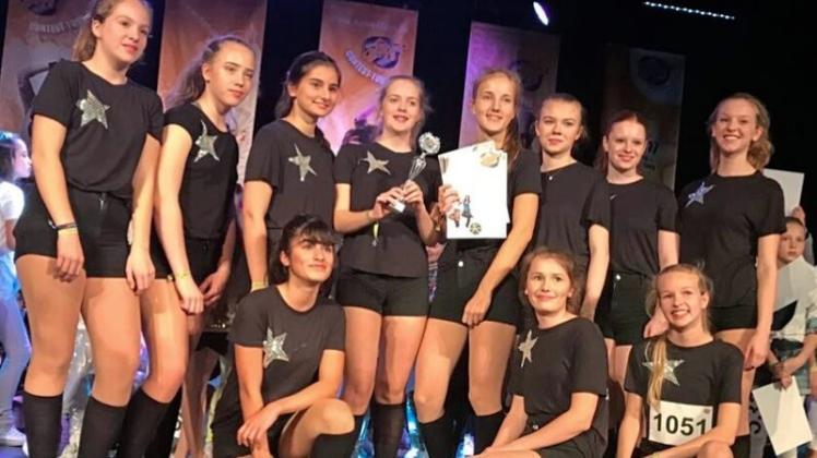 Die Gruppe „Red Blizzard“ der Delmenhorster Tanzschule Jacek Lennard hat sich für die Dance4fans-Europameisterschaften qualifiziert. 