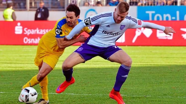 Derby-Wiedersehen am 26. August: Hier bei der ersten Auflage bekämpften sich Lottes Tim Gorschlüter und Jules Reimerink vom VfL Osnabrück. 