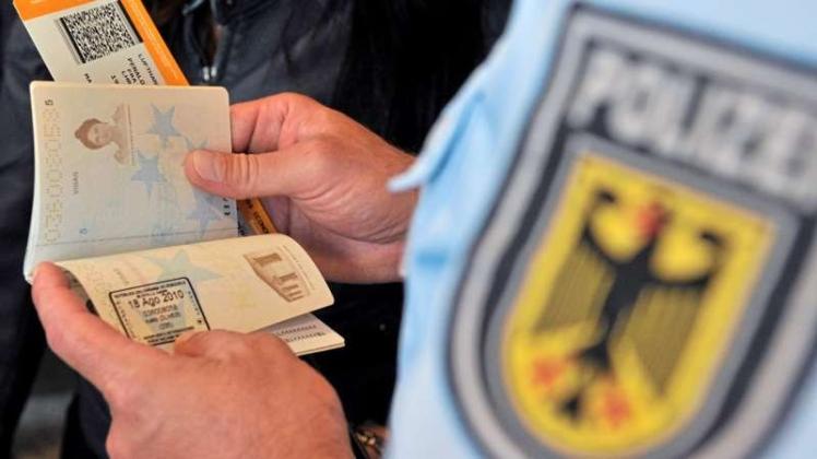 Eine vom Landeskriminalamt (LKA) als potenzielle Dschihadistin eingestufte Libanesin aus Hildesheim klagt gegen ein einjähriges Ausreiseverbot der Stadt. Symbolfoto: dpa