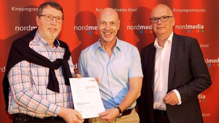 Wissen gute Kinounterhaltung zu schätzen: Wolfgang und Michael Thyen (von links) sowie Thomas Schäffer, Geschäftsführer der Nordmedia. 