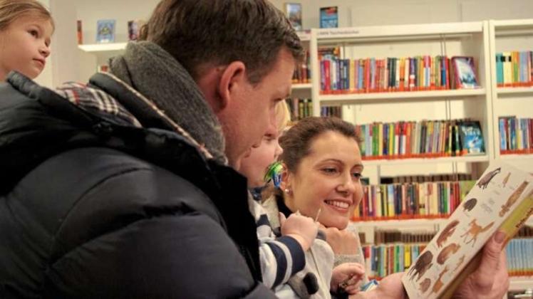 Lesen in der Stadtbücherei Bramsche - eine schöne Beschäftigung für die gesamte Familie. Fotos: Judith Perez