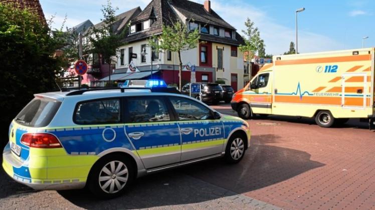 Bei einem Zusammenstoß mit einem Auto ist am Dienstagabend eine Radfahrerin an der Cramerstraße schwer verletzt worden. Bei einem Zusammenstoß mit einem Auto ist am Dienstagabend eine Radfahrerin an der Cramerstraße schwer verletzt worden.