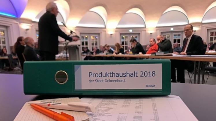Unter Druck wie selten zuvor: Der Delmenhorster Stadtrat bei der Haushaltsdebatte um das JHD. 