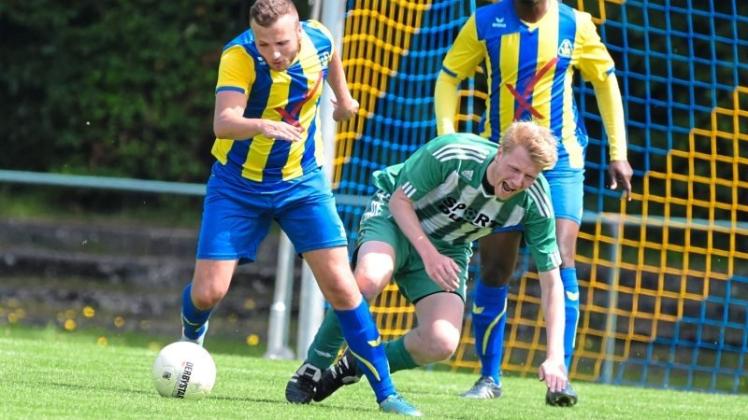 Spielt in der Saison 2017/2018 für den SV Tur Abdin Delmenhorst: Besart Lugoli (links, in einem Spiel für den SV Atlas Delmenhorst II). 